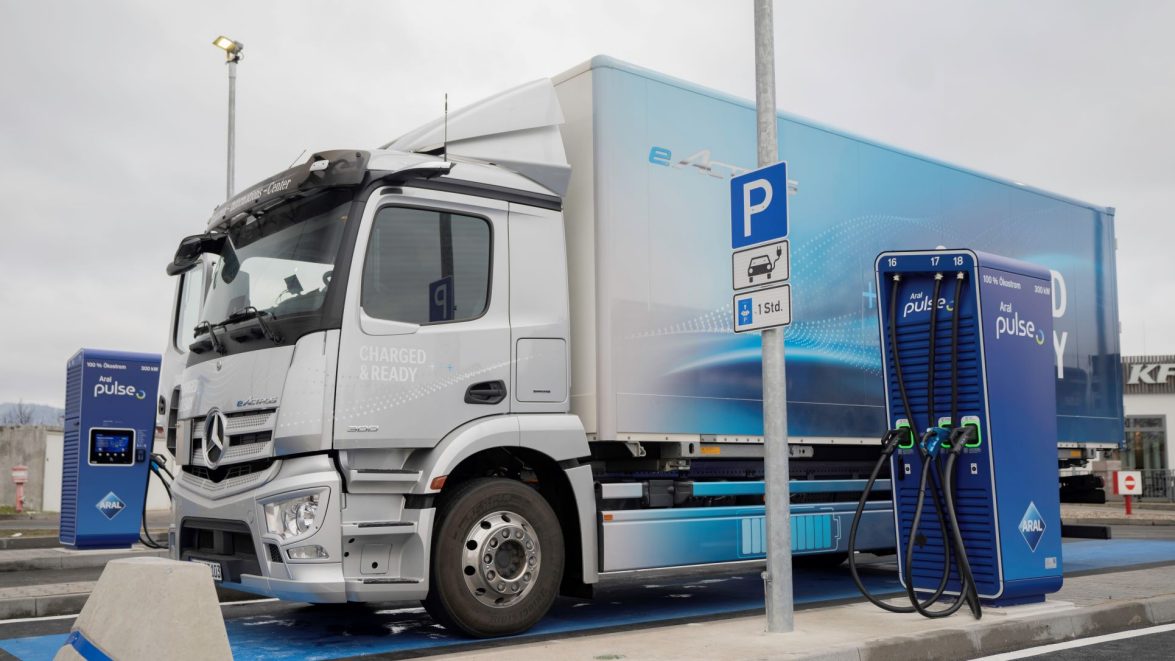 Ultra-fast 300kw electric chargers capable of adding up to 200km of range to medium and heavy-duty vehicles in 45 minutes