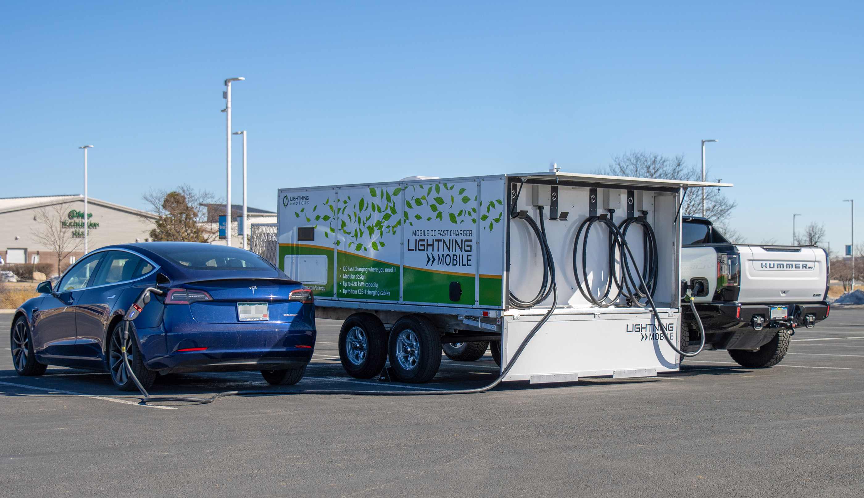 Lightning Mobile provides on-location EV charging that is applicable to situations commonly found at airports, such as Dallas Fort Worth International. Photo: Lightning eMotors