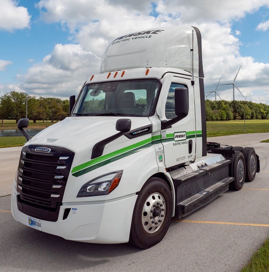 A Freightliner eCascadia semi-truck at One Energy corporate headquarters in Findlay, OH. Photo: Business Wire