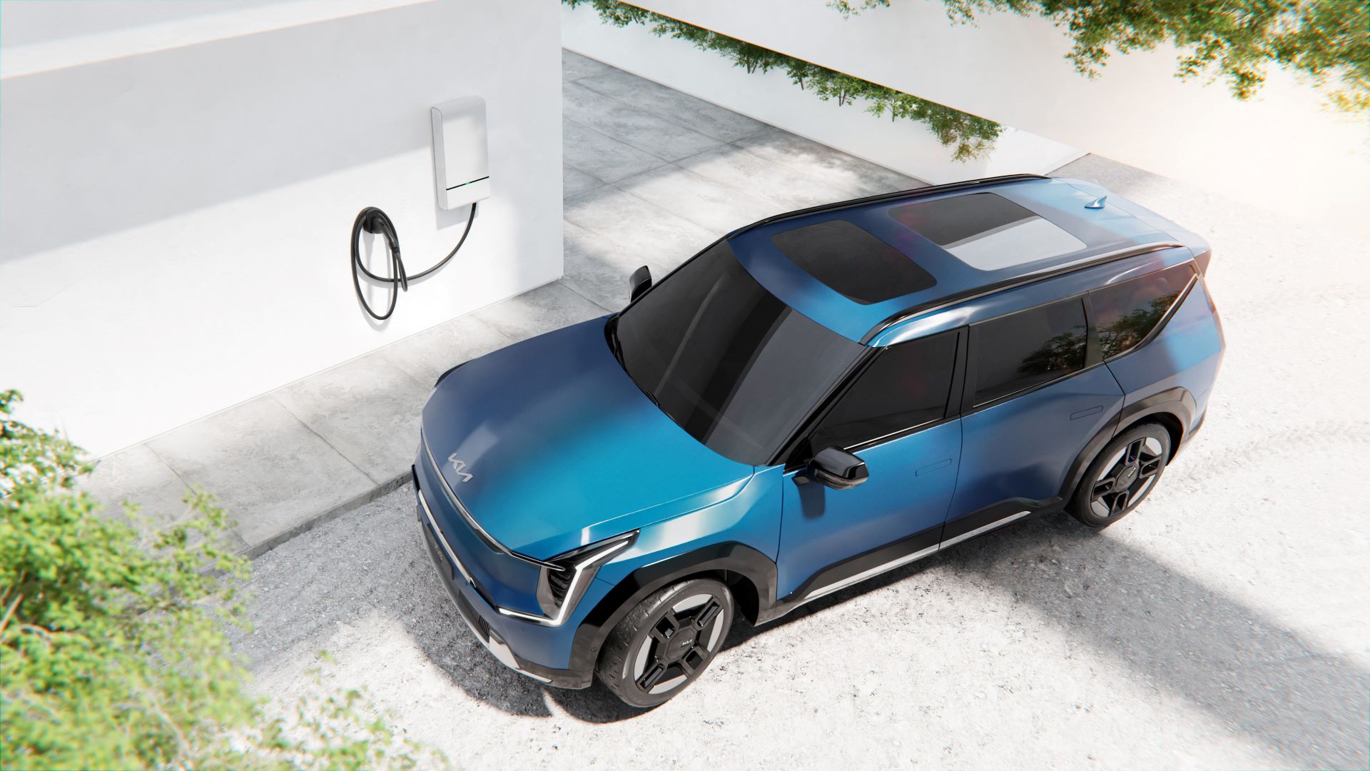 Wallbox's next generation DC bidirectional charger, Quasar 2, and Kia's EV9 electric SUV. Photo: Business Wire