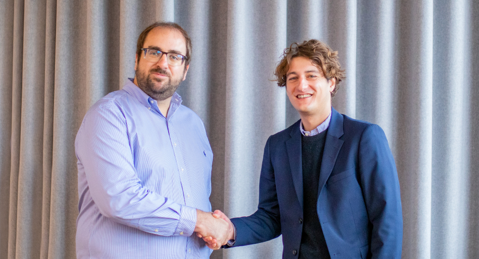 Enric Asunción, co-founder and CEO of Wallbox (left) and Ferdinand Schlutius, Co-CEO of ABL, shake on the deal which will enhance Wallbox’s competitive position in key markets while accelerating its path to profitability. Photo: ABL