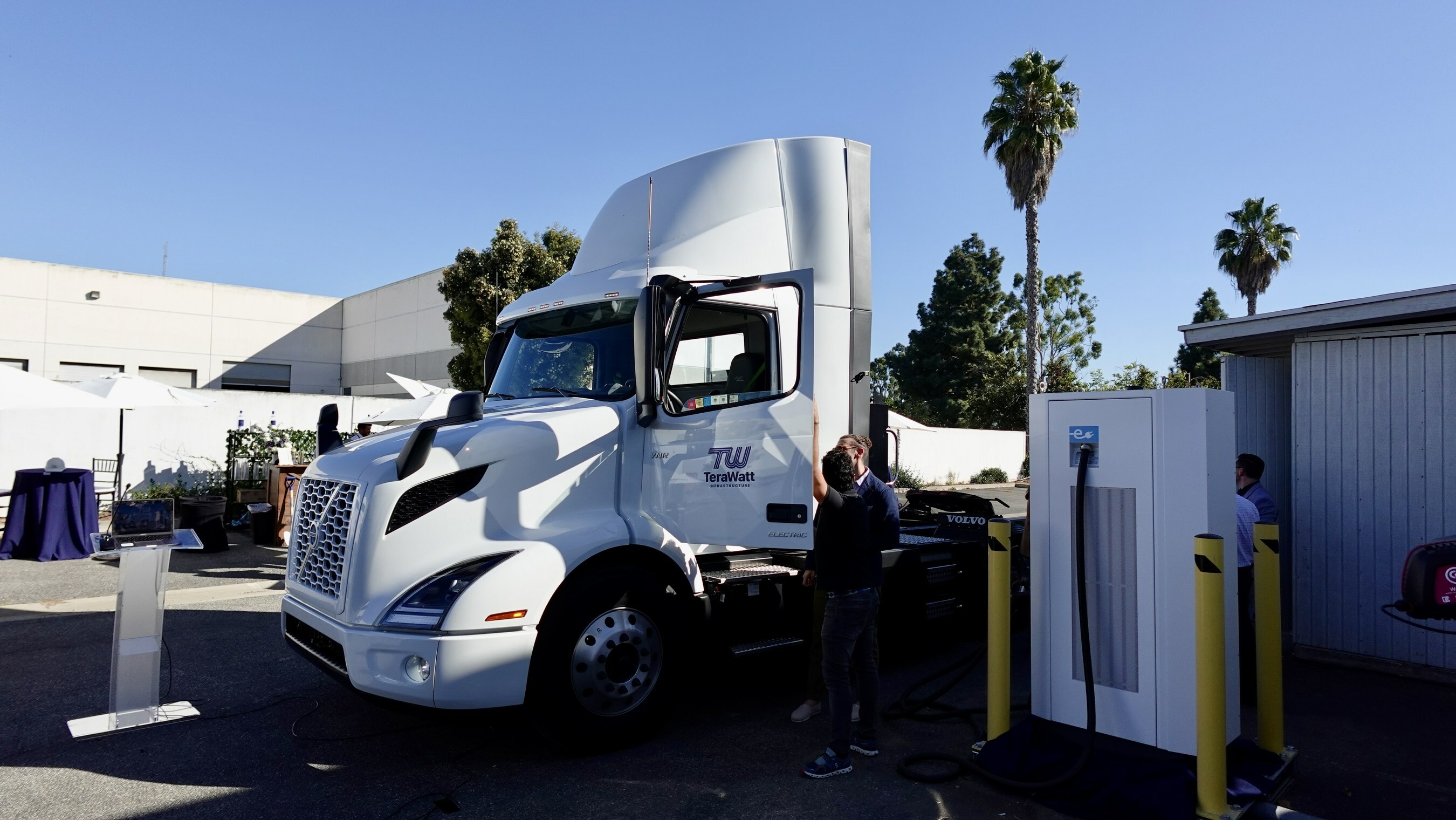 The TerraWatt heavy-duty site enables fleet electrification for transportation to and from the largest shipping ports in the US. Photo: TerraWatt Infrastructure