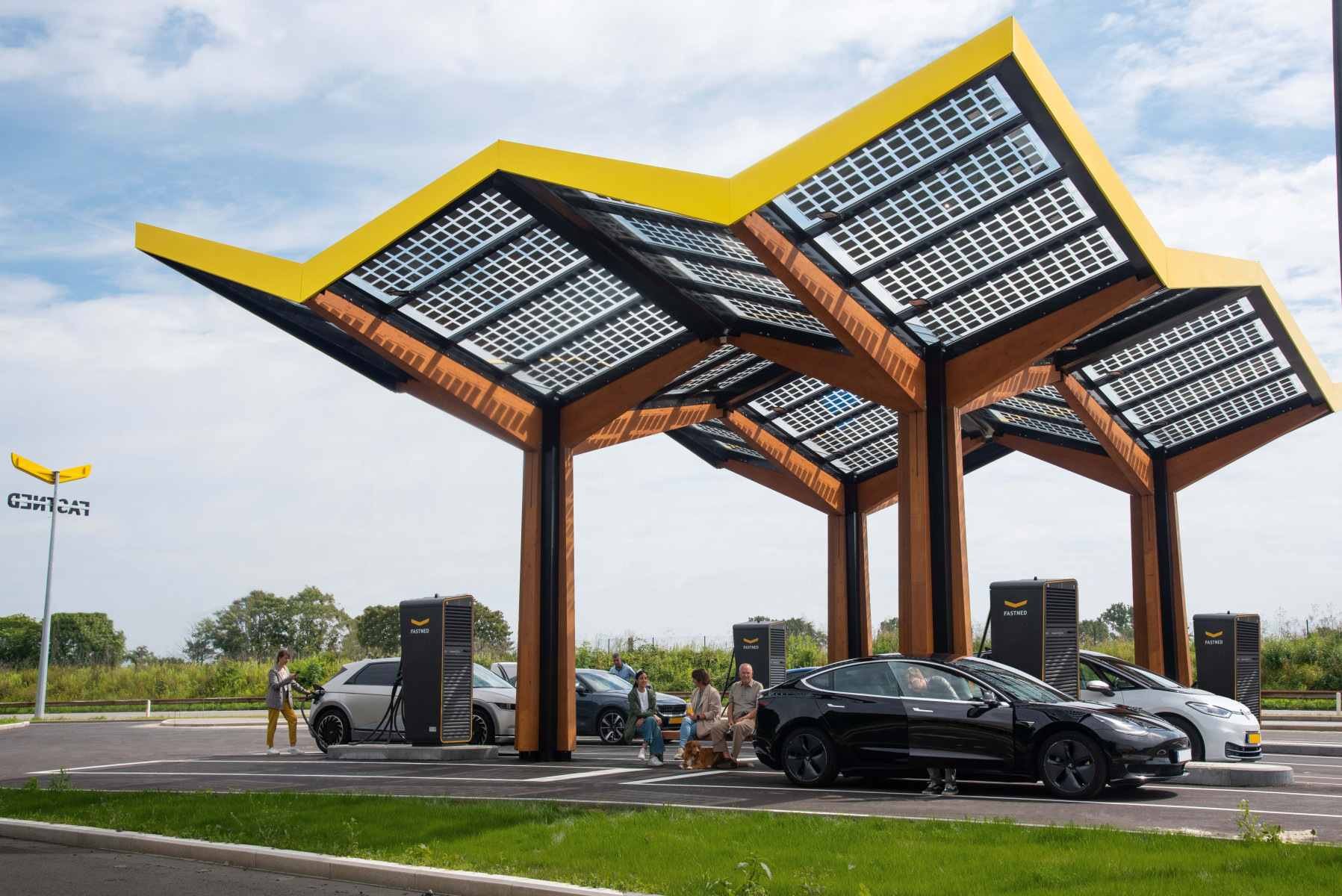 Most Fastned stations feature the company’s iconic solar canopies that help EV drivers to easily locate the site and stay dry while charging. Photo: Fastned