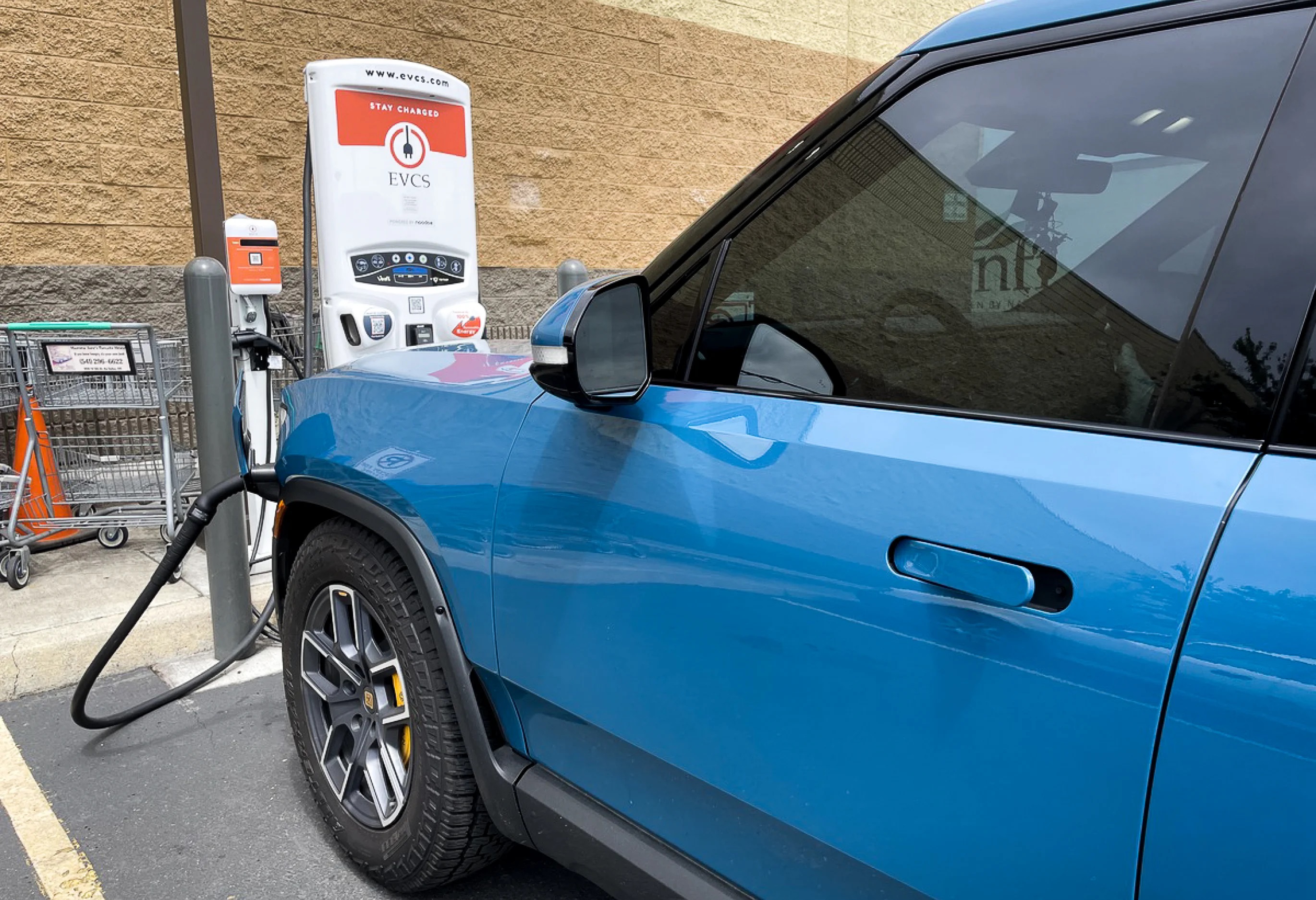 A combination of EVCS DC Fast and Level 2 chargers will be installed at 10 sites in western Washington and two in northern Oregon. Photo: EVCS