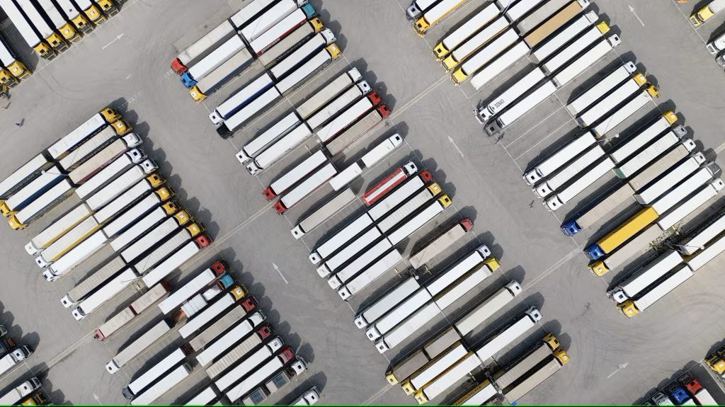 The 21-acre Ashford International Truckstop site will have mega-watt chargers that can fully charge an HGV in up to 45 minutes. Image: bp pulse