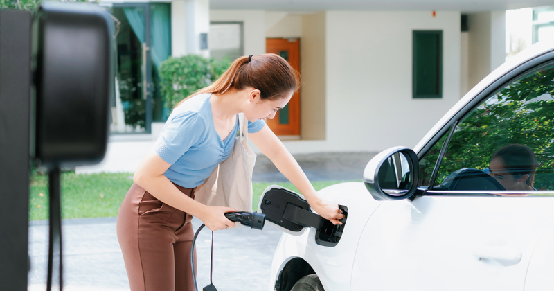 The survey found that nearly six out of US EV drivers ten rely on public EV chargers, despite 86% having access to home charging. Image: © BiancoBlue-Dreamstime
