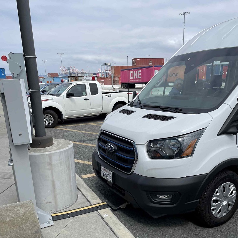 WiTricity is providing wireless charging for the International Transportation Service (ITS) America light-duty fleet at the Port of Long Beach. Depicted in the photo is a Ford Transit Connect powered by WiTricity’s Halo wireless charging unit. Photo: WiTricity