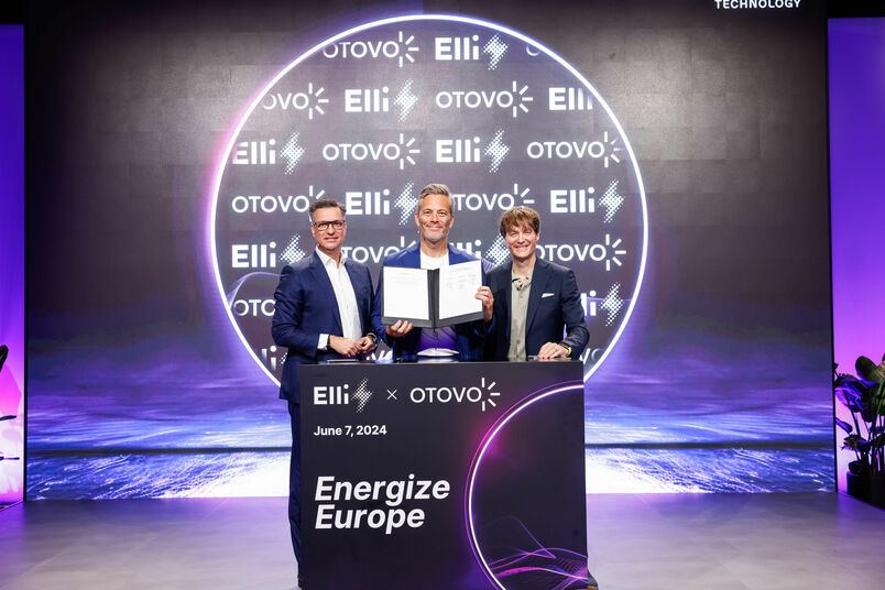 Left to right: Thomas Schmall, member of the board of Volkswagen Group Technology, Andreas Thorsheim, CEO Otovo, Giovanni Palazzo, CEO Elli. Signing partnership between Otovo and Elli in Berlin. Image: Volkswagen Group