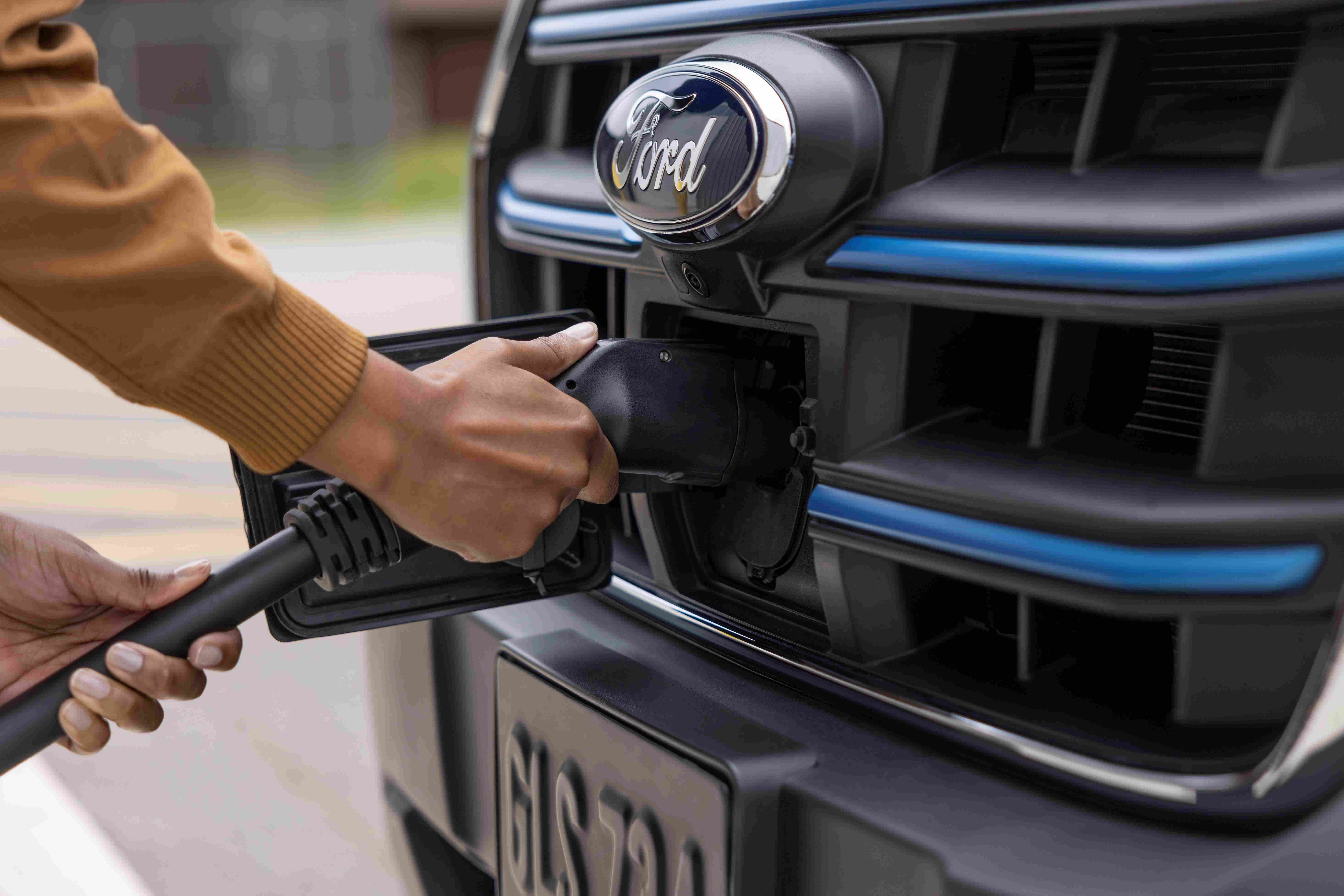 California-based businesses can now get the Ford Pro Smart Charging Bundle, a new initiative to help make it easier for businesses to add electric vehicles to their fleet. Photo: FordPro
