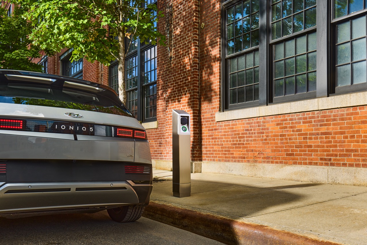 With backing from Failup Ventures and Uber Technologies, Itselectric is expanding to seven U.S. cities; transforming urban EV charging infrastructure and powering electric ride-sharing fleets for 2030. Photo: Itselectric