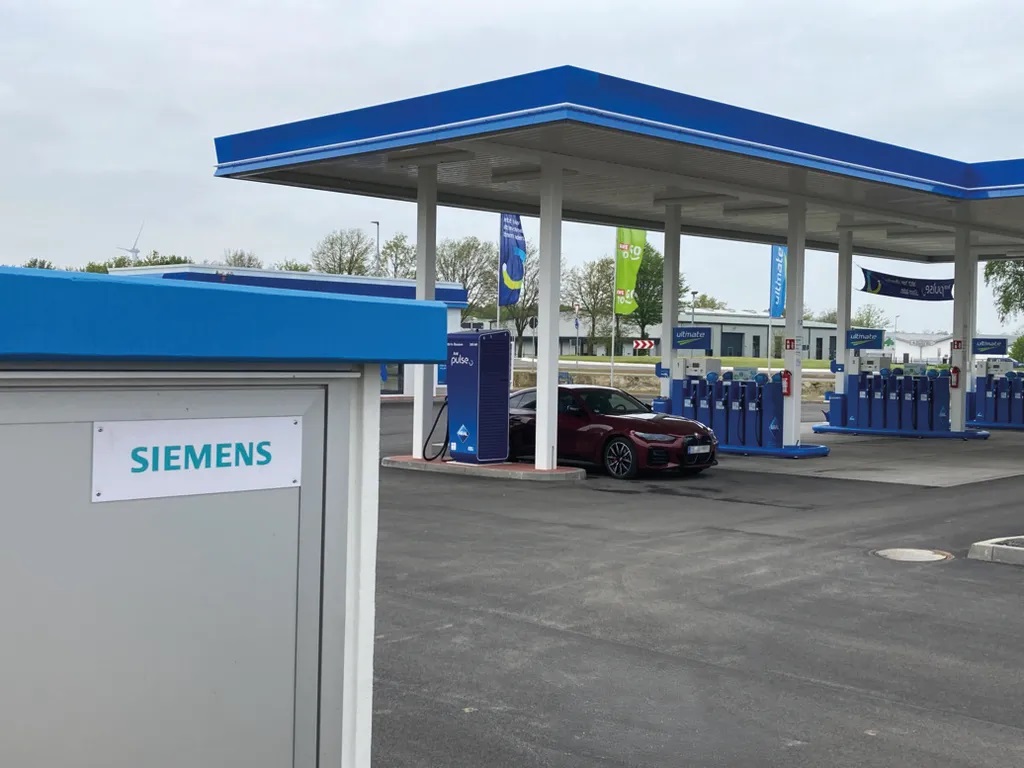 Digital substations connecting Aral’s service stations for ultra-fast charging. Image: Siemens