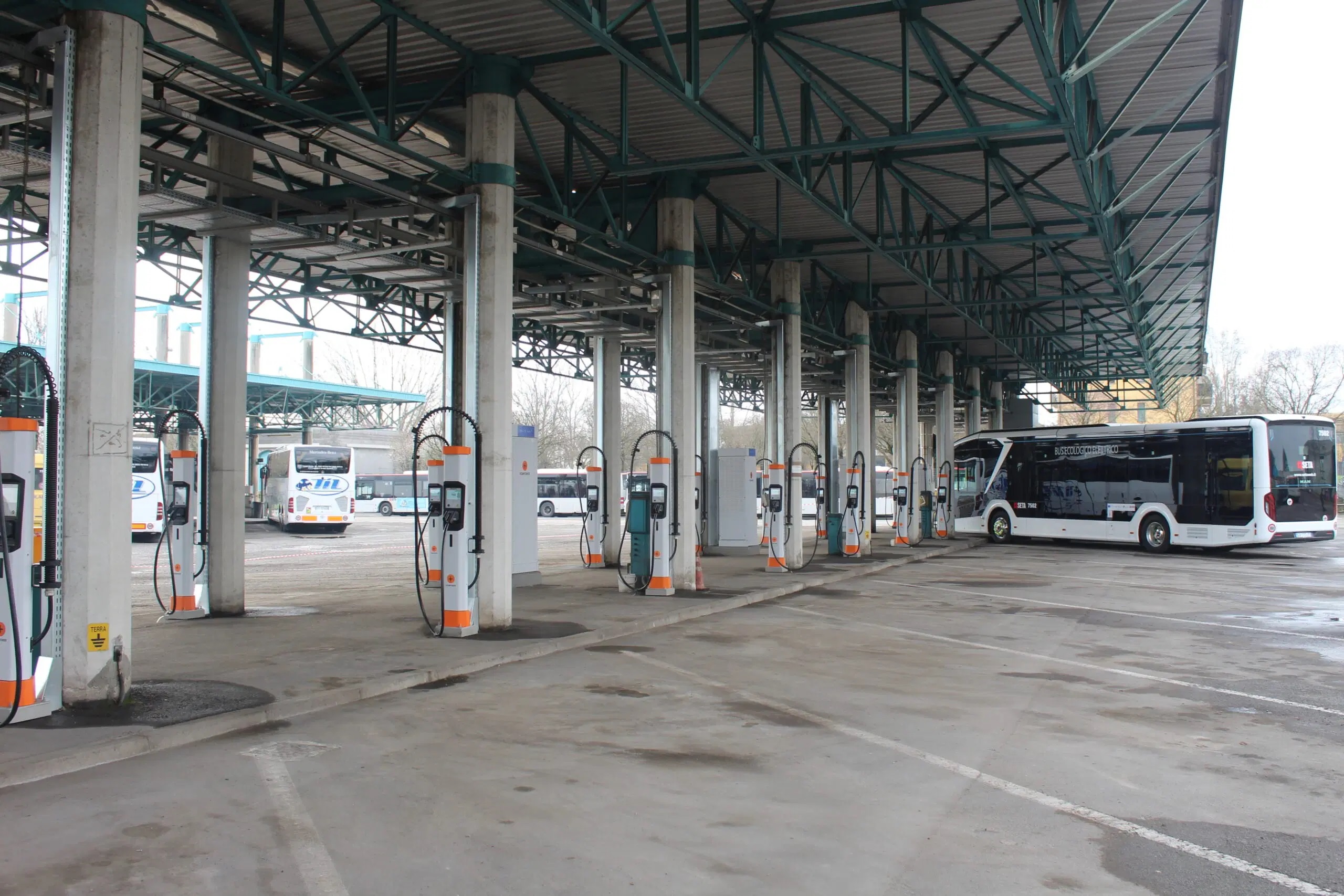 SETA now has 51 new ultra-fast bus charging points at it Reggio Emilia and Piacenza depotsto support its growing electric fleet. Image: Kempower