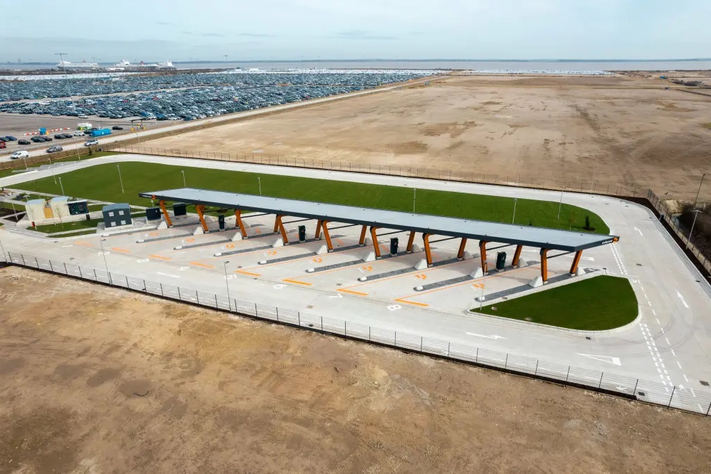 The new heavy-duty transport charging hub at Immingham. Image: Milence