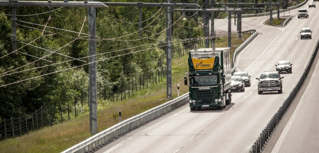 Overhead powerline technology is now being tested on several routes in Germany. Image: IKEM