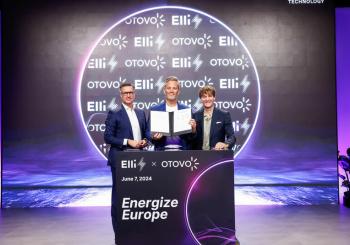 Left to right: Thomas Schmall, member of the board of Volkswagen Group Technology, Andreas Thorsheim, CEO Otovo, Giovanni Palazzo, CEO Elli. Signing partnership between Otovo and Elli in Berlin. Image: Volkswagen Group