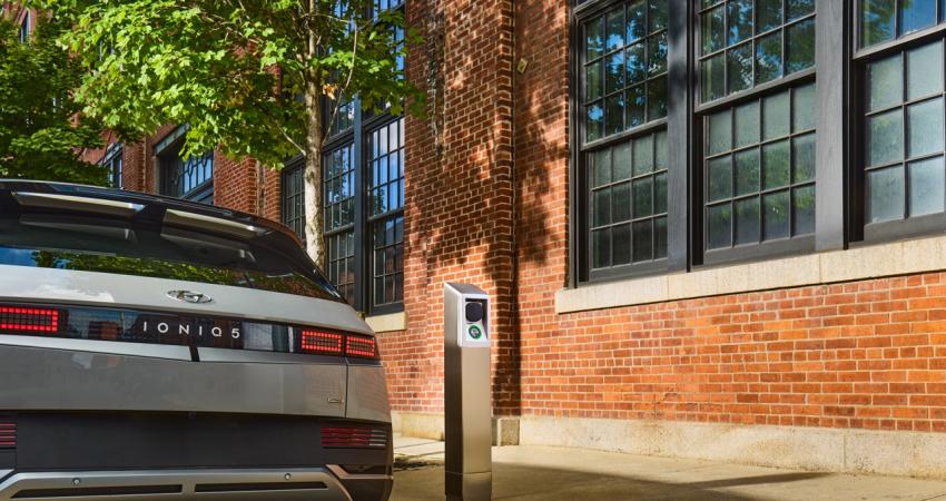 With backing from Failup Ventures and Uber Technologies, Itselectric is expanding to seven U.S. cities; transforming urban EV charging infrastructure and powering electric ride-sharing fleets for 2030. Photo: Itselectric