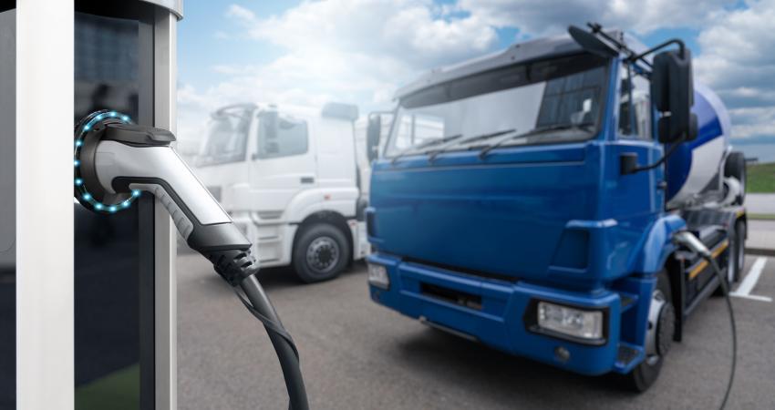 The transition to a mixed-energy fleet – which integrates both EVs and ICE vehicles – is not a one-time switch but a gradual process. Image: © Scharfsinn86/Dreamstime.com