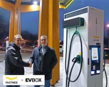 Roland van der Put, head of charging technology at Fastned, and Maurice van Riek, CTO at EVBox, with the EVBox Troniq Modular High Power at Fastned's De Watering location