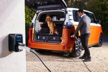 Ohme’s ePod untethered smart charger offers drivers the option to charge their car when renewable energy generation on the National Grid is at its highest, to save energy costs and further lower their CO2 impact