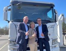 From left Claas Bracklo, chairman of CharIN, Eva Kvist Östgren, head of ABB E-mobility in Sweden and Fredrik Allard, head of e-mobility at Scania.