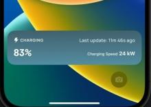 Flo's new locked-screen charging status mobile app feature allows users to view their charging session on their phone’s lock screen without having to unlock the phone or open an app. Photo: CNW Group/Flo