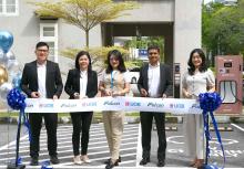 From left to right: Denis Koay, senior VP of sales OpenSys (M) Berhad, Wong Siew Pooi, COO of OpenSys (M) Berhad, Lee Ai Pin, branch manager of Jalan Kelawei UOB Malaysia, Luke Sebastian, CEO of OpenSys Technologies, and Tan Yang Cheng, branch manager of Lebuh Bishop UOB Malaysia. Photo: OpenSys (M) Berhad