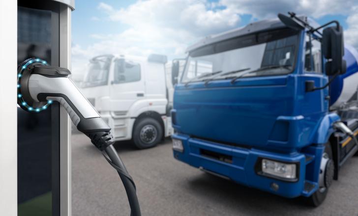 The transition to a mixed-energy fleet – which integrates both EVs and ICE vehicles – is not a one-time switch but a gradual process. Image: © Scharfsinn86/Dreamstime.com